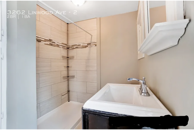 Bathroom/Laundry Room - 3262 Linwood Ave