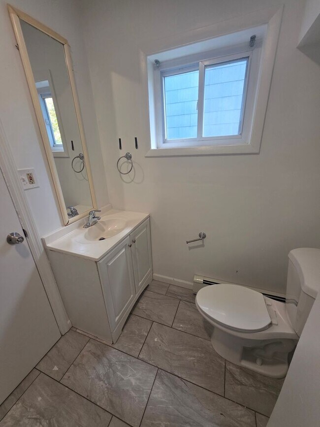 Building Photo - 2 bedroom apartment building - Poughkeepsie