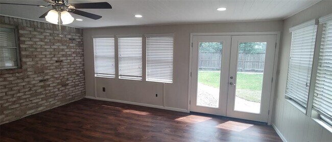 Building Photo - 1107 Manatee Ln