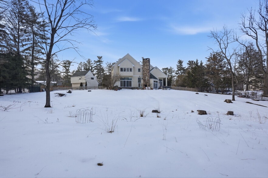 Building Photo - 244 Mathers Rd