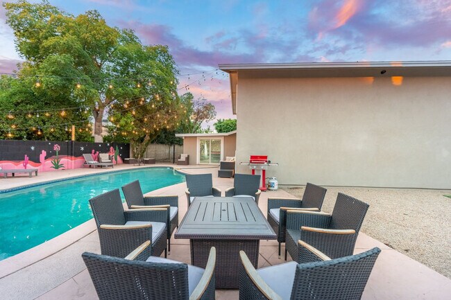 Building Photo - 5747 N 48th Ln