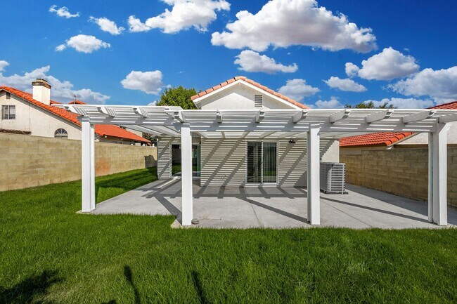 Building Photo - COMING SOON - Beautiful Highland Home