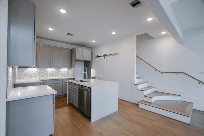 Building Photo - 7609 Victory Reserve St