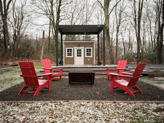 Building Photo - 285 Circle Rd