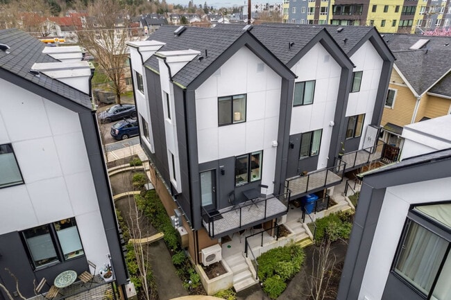 Building Photo - 7510 43rd Ave S