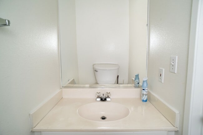 Building Photo - 15766 Midwood Dr