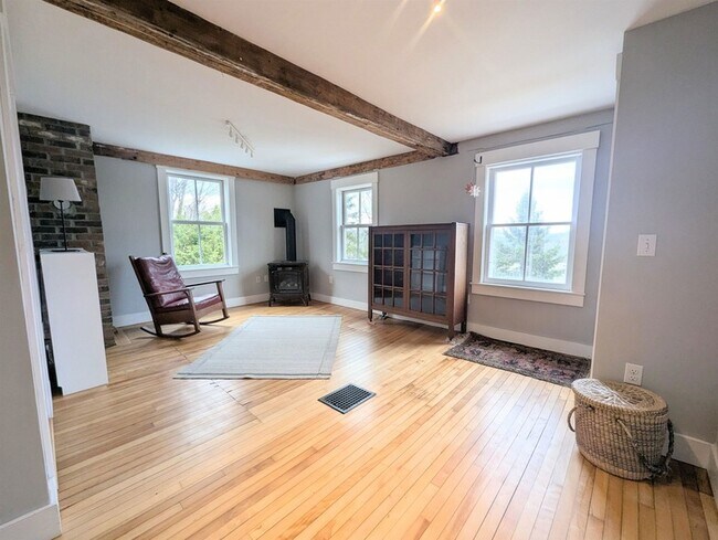 Building Photo - 33 Old Cemetery Rd