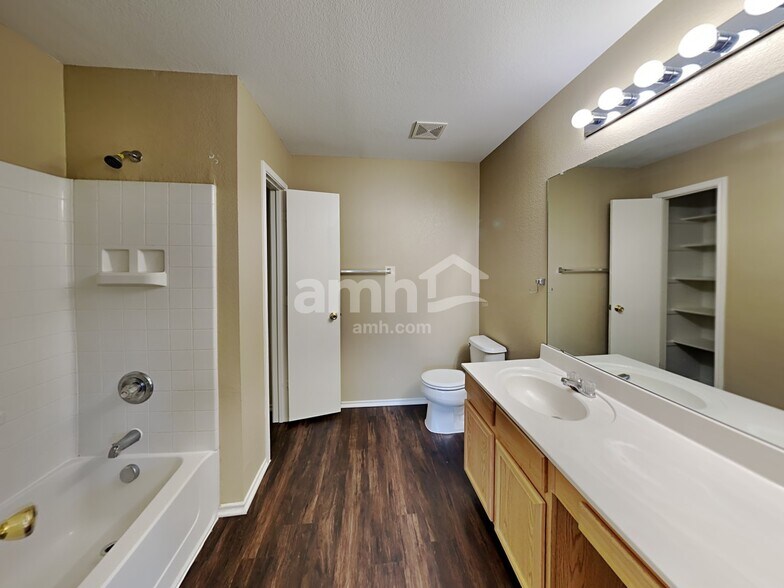 Building Photo - 4610 Elm Point Dr