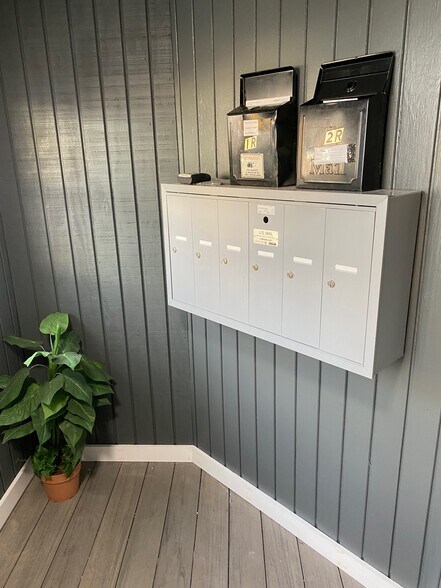 Building Photo - 46 Almont St