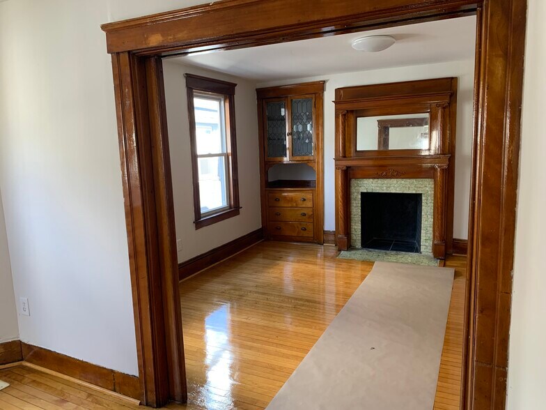 Building Photo - 86A Elm St