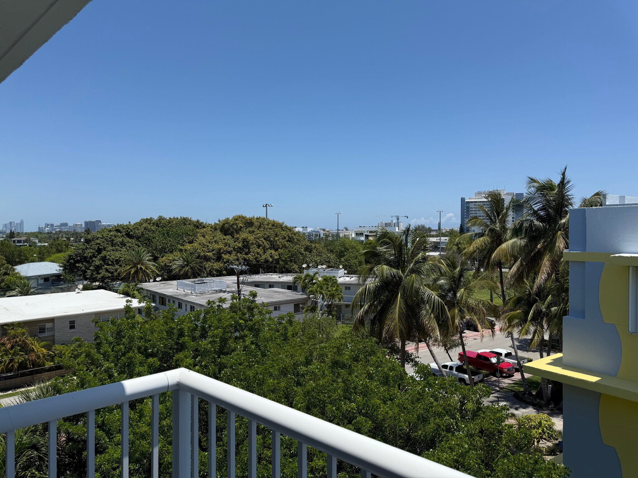 Building Photo - 110 S Shore Dr