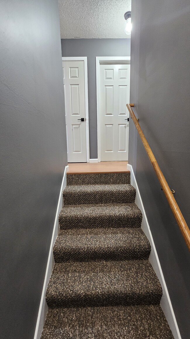 Building Photo - 10991 Oak Grv Cir