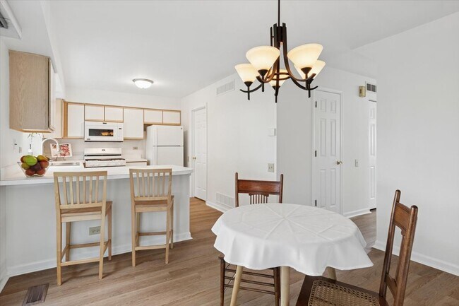 Building Photo - 305 Cane Garden Cir