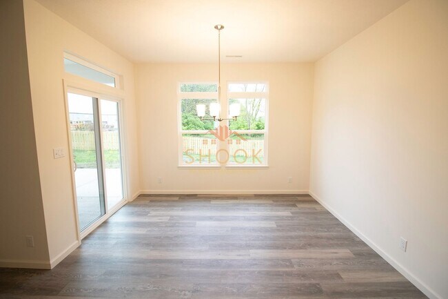 Building Photo - MODERN 3BR HOME IN BLACKTHORNE