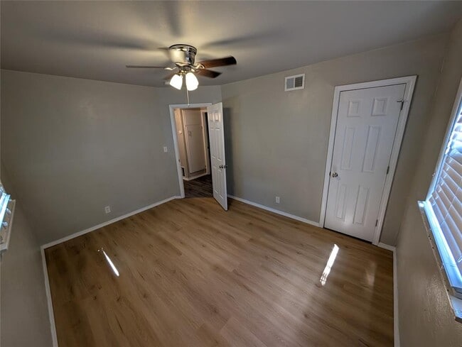 Building Photo - 1614 Iowa St