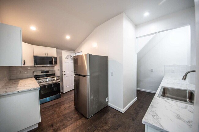 Building Photo - Multi-unit Building