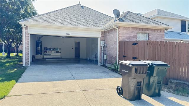 Building Photo - 6921 Barbican Dr