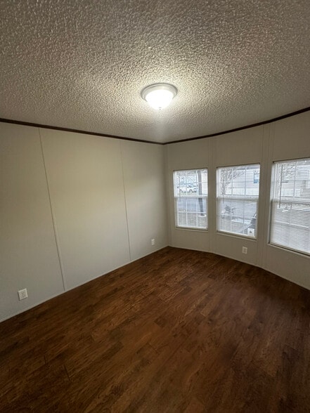 Building Photo - 9477 Lansdowne Rd