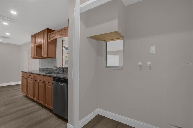 Building Photo - 518 Lavon Dr