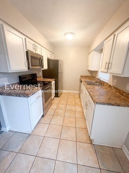 Building Photo - 6069 Anglia Dr
