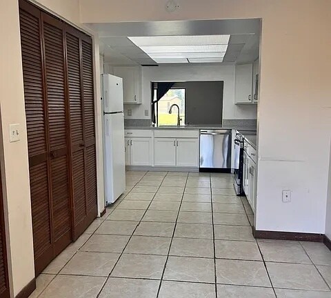 Building Photo - 441 N Harbor City Blvd