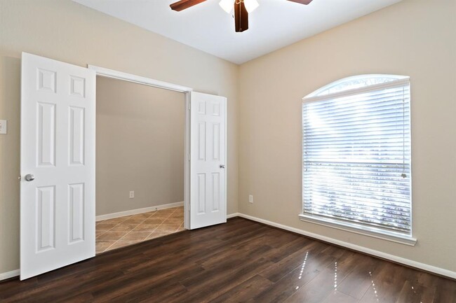 Building Photo - 7723 Butler Lakes Ct