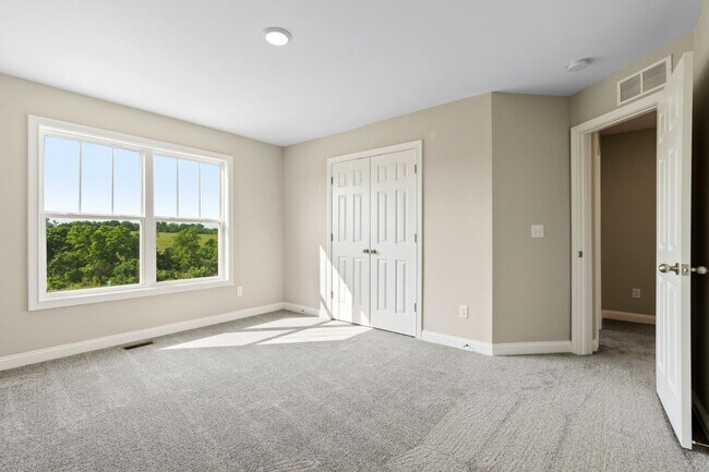 Building Photo - 916 Camden Ct