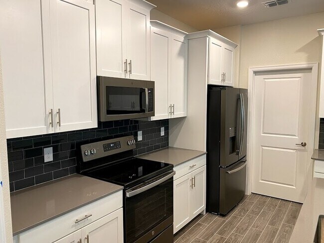 Building Photo - 11440 Satire St