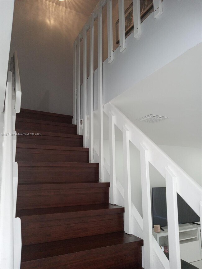 Building Photo - 8224 9th Ct