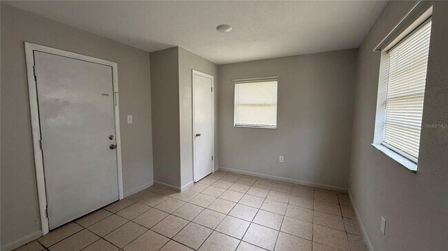 Building Photo - 207 Mill St