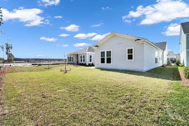 Building Photo - 502 Sound Dr