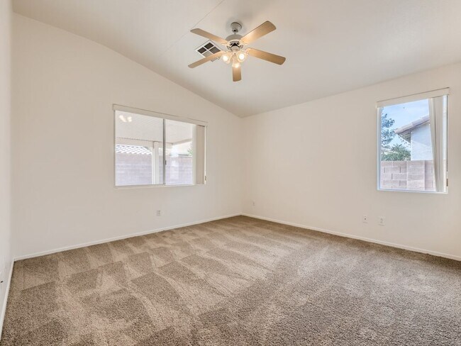 Building Photo - Cute and cozy 4 bedroom in Henderson