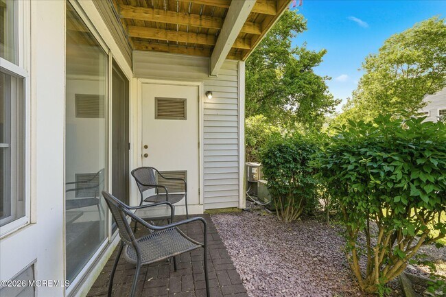 Building Photo - 17 Hackamore Ct