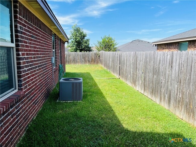 Building Photo - 1301 Loyal Ln