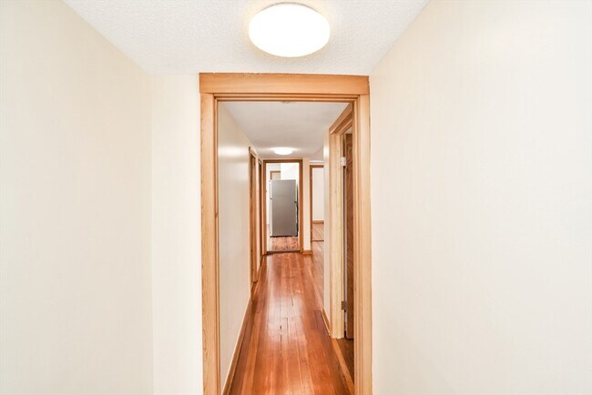 Building Photo - 77 Swan St