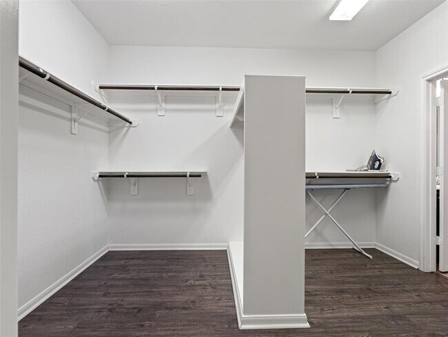 Building Photo - 16906 Wedgeside Pk