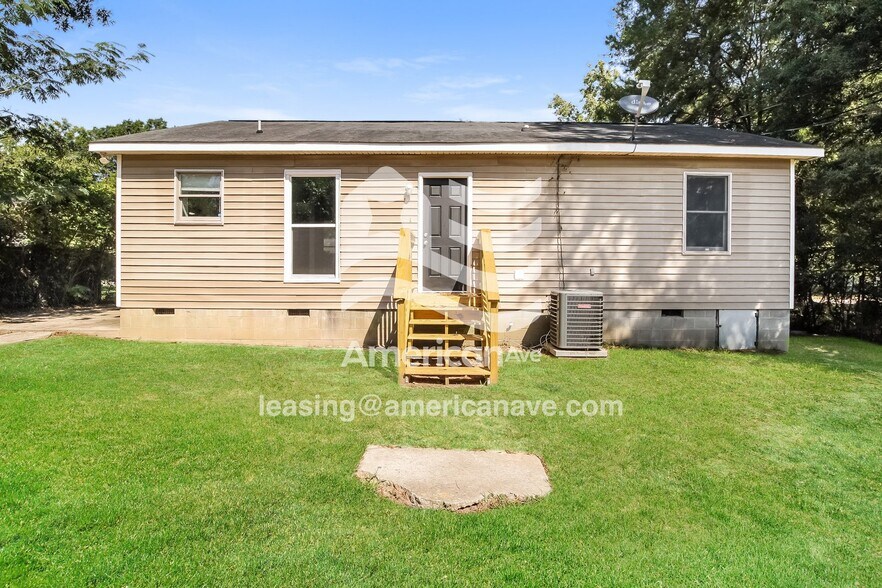 Building Photo - 501 Riley St