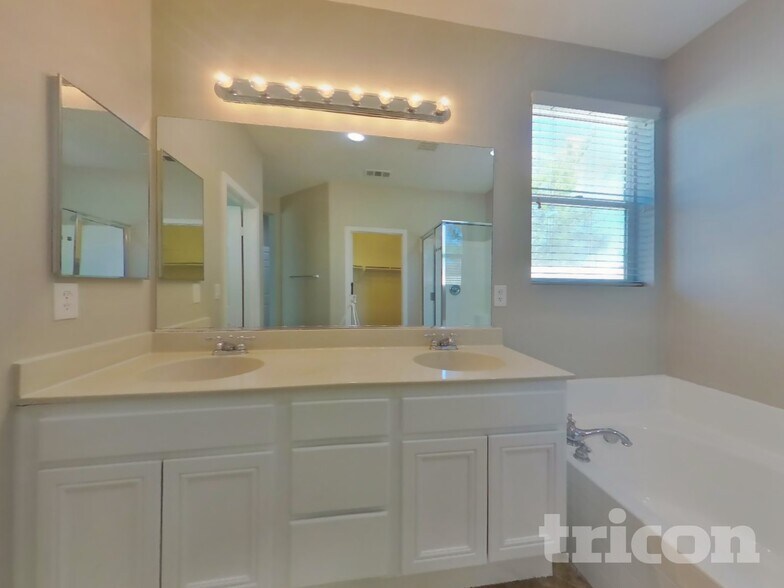 Building Photo - 29810 Cottonwood Cove