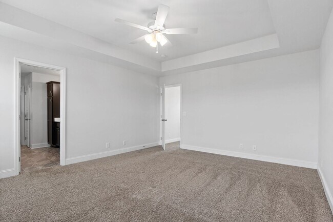 Building Photo - Pet Friendly Three Bedroom!