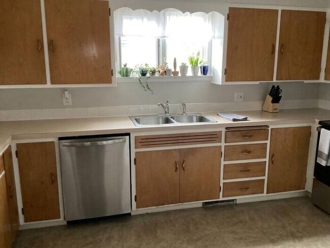 Building Photo - 3 Bedroom 1.5 Bathroom house near Old Town Fort Collins