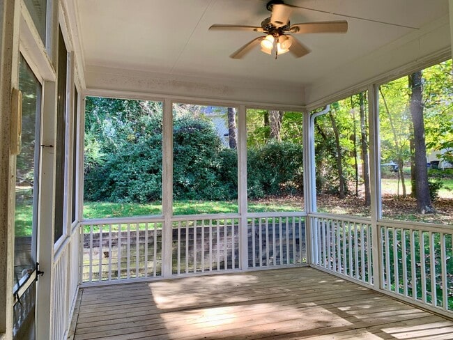 Building Photo - AMAZING Luxurious Residence, Near Educational Facilities, With Upscale Amenities!