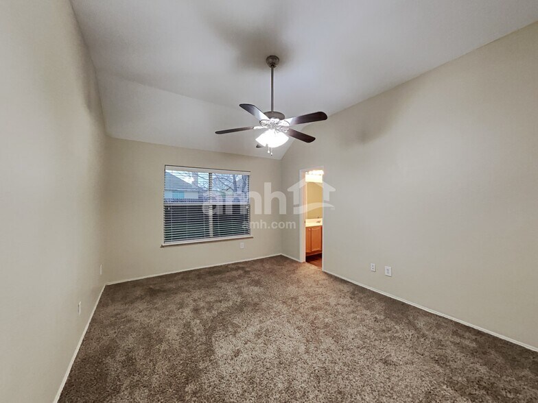 Building Photo - 2809 Mitchell Ln