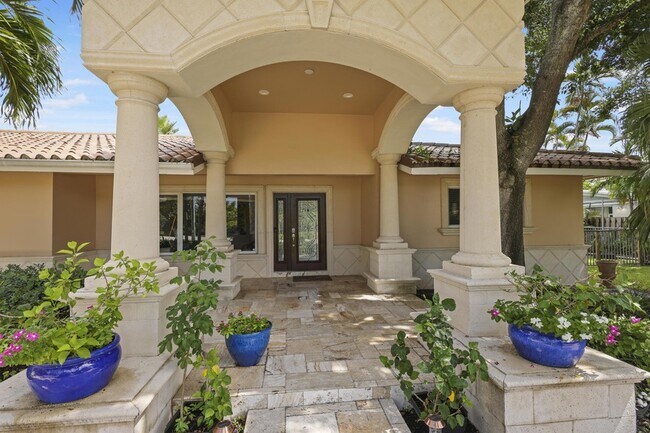 Building Photo - 1925 Coral Gardens Dr