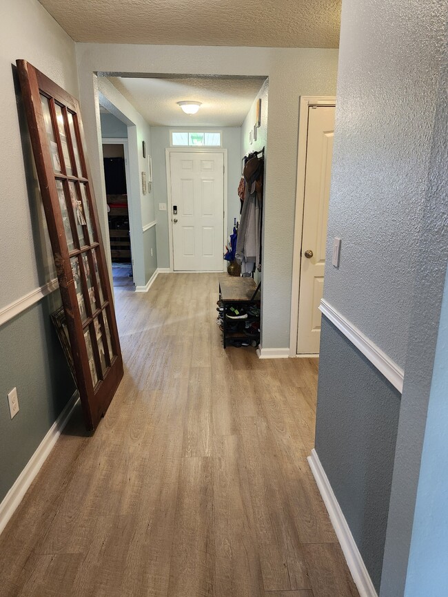 This foyer is welcoming to anyone entering the home - 2142 Pebble Point Dr