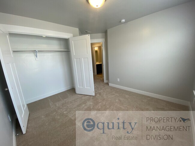 Building Photo - 16102 S Truss Dr