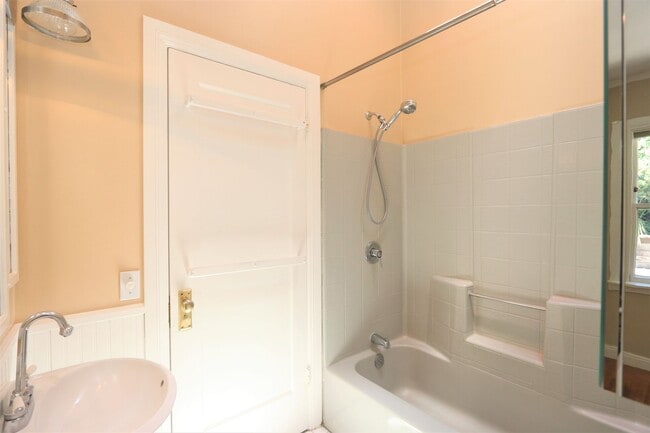 Building Photo - Piedmont Home with Bedroom Suite and Enclosed Yard