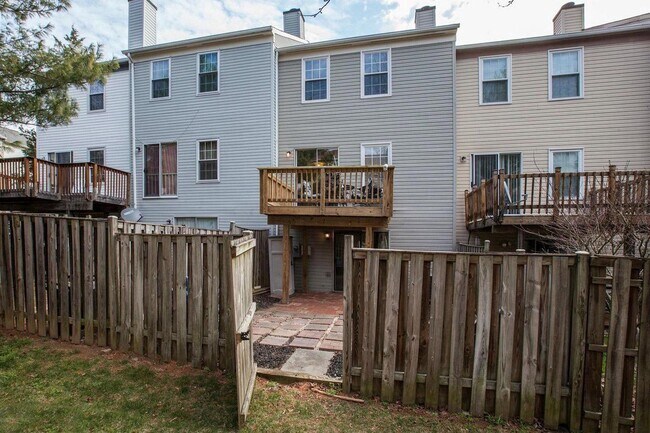 Building Photo - 13915 Gunners Pl