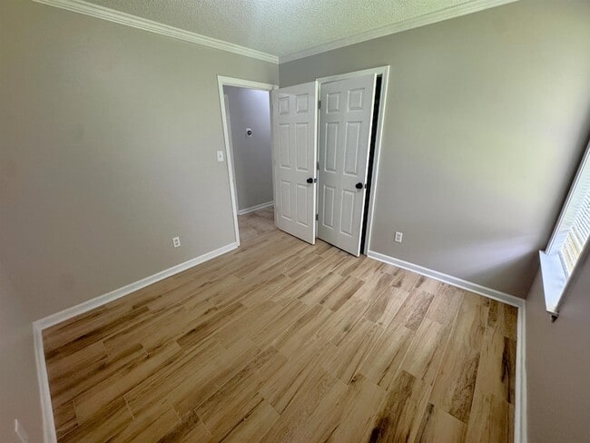 Building Photo - 9040 Pepper Hollow Ct
