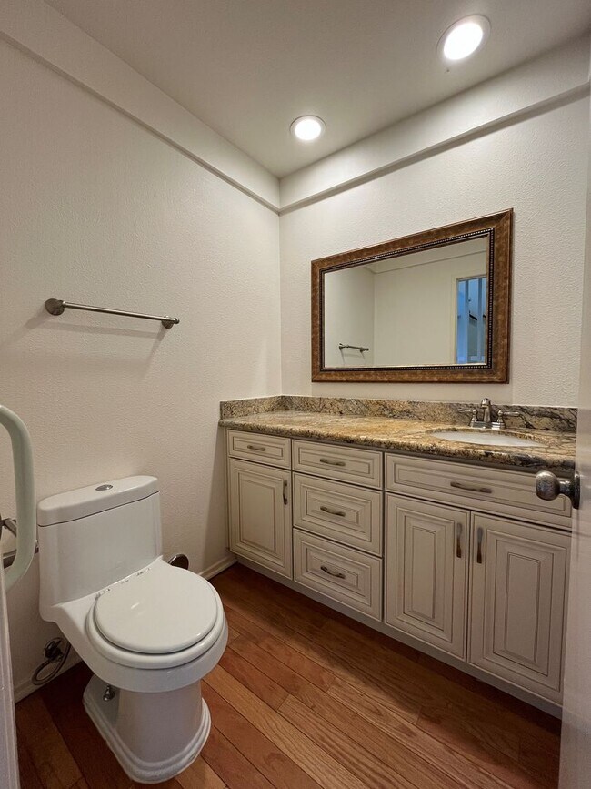 Building Photo - Westlake Village 4+2.5 w/pool, spa, green ...