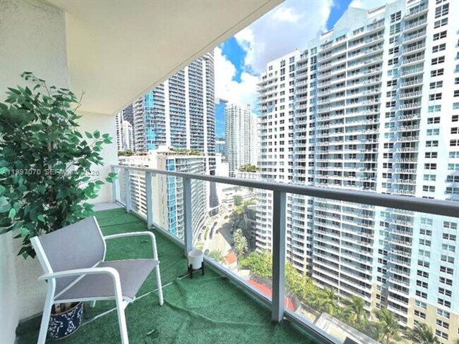 Building Photo - 1155 Brickell Bay Dr